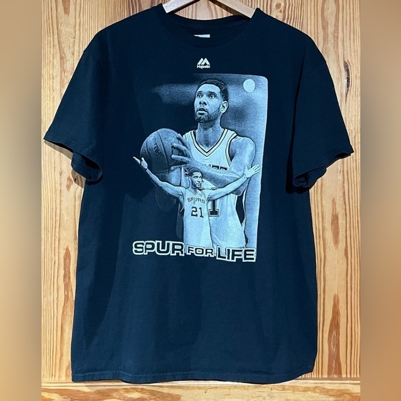 Tim Duncan San Antonio Spurs #21 NBA "Spur for Life" Majestic Graphic T-Shirt - Picture 2 of 9
